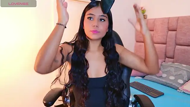 Snapshot of Kitty_Rose__ chatting on 11.19.25 Kitty Rose online show from 11.19.25