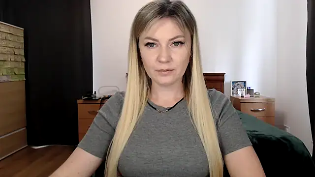 ParadiseAlina online show from 10.13.25