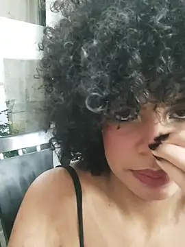 Snapshot of SheyLopez chatting on 11.15.25 SheyLopez online show from 11.15.25