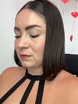 Snapshot of Amelia_laurent chatting on 02.14.26 Amelia laurent online show from 02.14.26