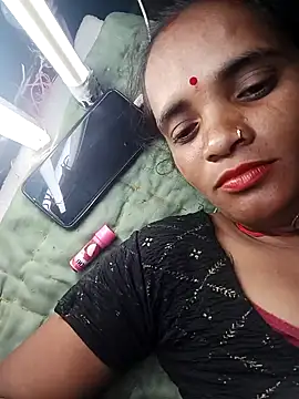 Snapshot of Hotwera chatting on 09.23.25 Hotwera online show from 09.23.25