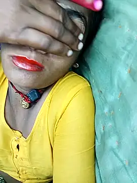 Snapshot of Hotwera chatting on 09.28.25 Hotwera online show from 09.28.25