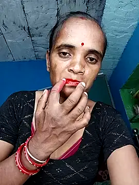 Snapshot of Hotwera chatting on 09.29.25 Hotwera online show from 09.29.25