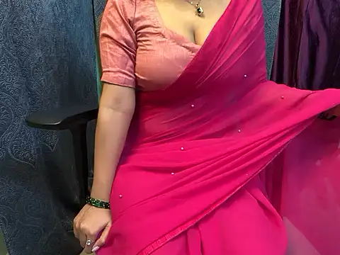 Snapshot of YoursSuku chatting on 10.02.25 YoursSuku online show from 10.02.25