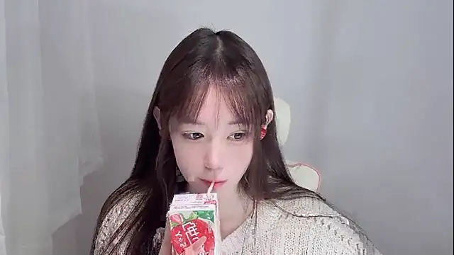 Snapshot of Xiao-runbao chatting on 10.19.25 Xiao-runbao online show from 10.19.25