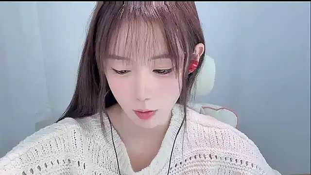 Snapshot of Xiao-runbao chatting on 10.29.25 Xiao-runbao online show from 10.29.25
