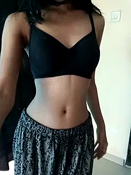 Daizy Shah online show from 03.07.26