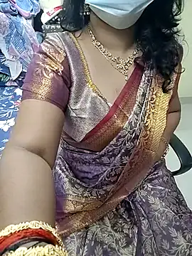 Snapshot of tamilmaha12 chatting on 11.23.25 tamilmaha12 online show from 11.23.25