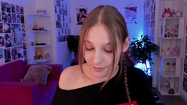 Snapshot of JenniferKiim chatting on 09.17.25 JenniferKiim online show from 09.17.25