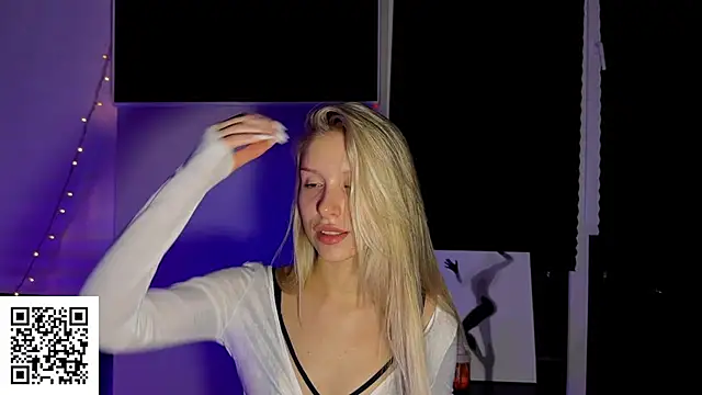 Snapshot of ElysiaXo chatting on 11.16.25 ElysiaXo online show from 11.16.25