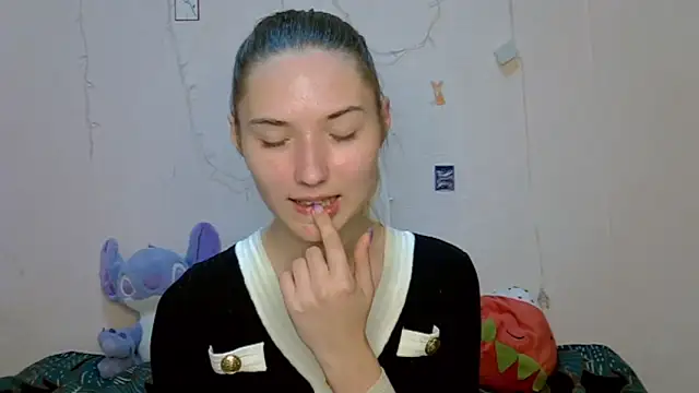 Snapshot of _kikiclark__ chatting on 09.15.25 kikiclark online show from 09.15.25