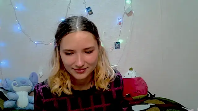 Snapshot of _kikiclark__ chatting on 10.03.25 kikiclark online show from 10.03.25