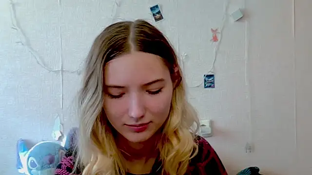 Snapshot of _kikiclark__ chatting on 10.04.25 kikiclark online show from 10.04.25