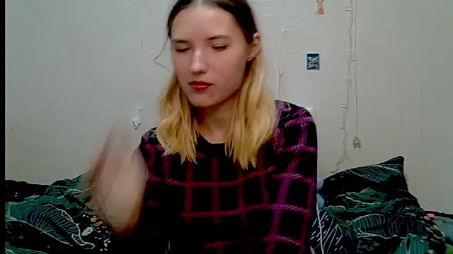 Snapshot of _kikiclark__ chatting on 10.05.25 kikiclark online show from 10.05.25