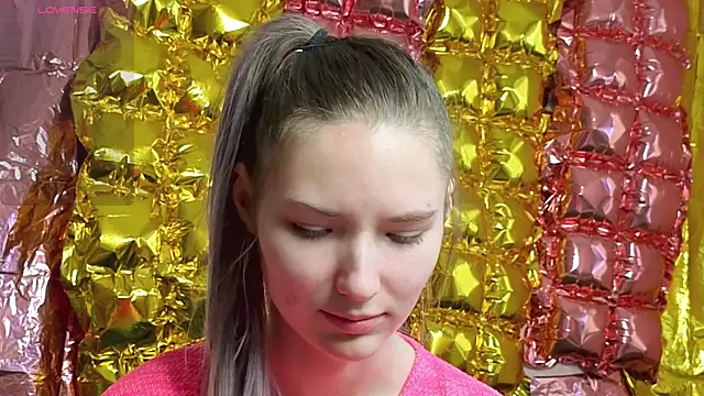  kikiclark   online show from 04.19.26