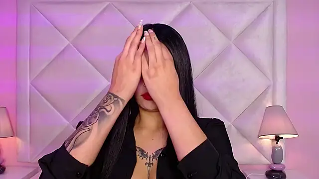 Miaa Smithh   online show from 10.30.25