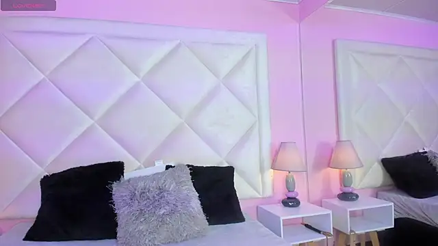 Miaa Smithh   online show from 03.31.26