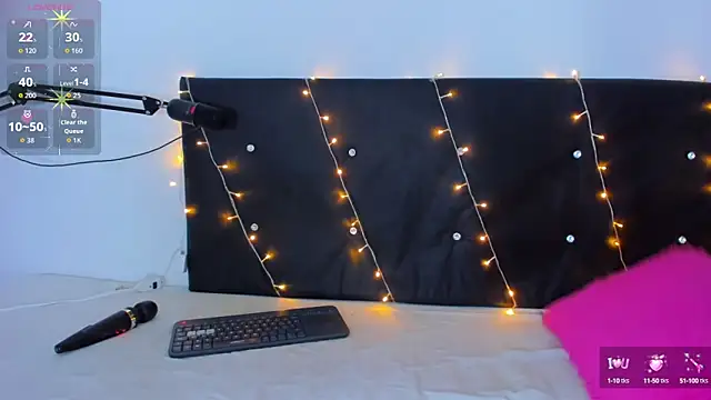 Danaa moore  online show from 10.10.25