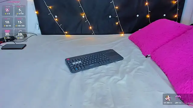 Danaa moore  online show from 10.11.25