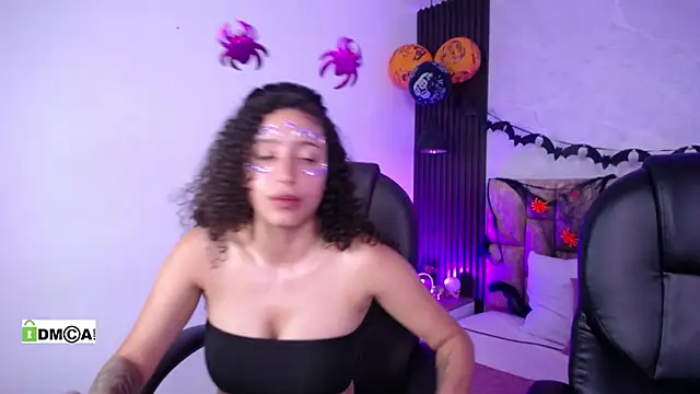 Snapshot of alondraandsweet1 chatting on 10.31.25 alondraandsweet1 online show from 10.31.25