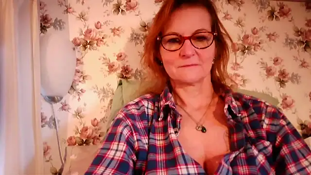 Snapshot of Valinella chatting on 02.15.26 Valinella online show from 02.15.26