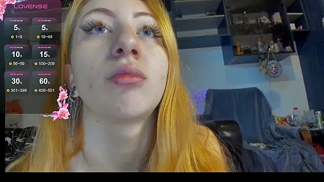 Snapshot of DaddysLittleSlutfox chatting on 11.29.25 DaddysLittleSlutfox online show from 11.29.25