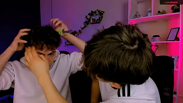 travis wolf  online show from 03.18.26