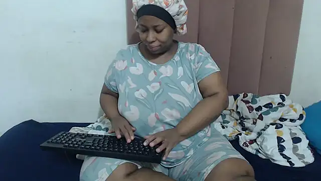 Chubby Queenx255 online show from 11.14.25