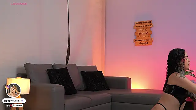 Snapshot of PopHouse_ chatting on 11.21.25 PopHouse online show from 11.21.25