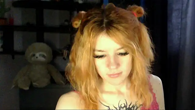 Snapshot of __Elina__ chatting on 10.02.25 Elina online show from 10.02.25