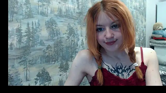 Snapshot of __Elina__ chatting on 11.26.25 Elina online show from 11.26.25