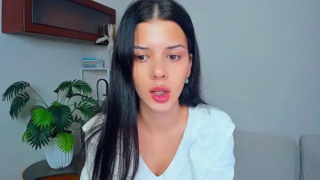 Snapshot of JoCauterucci chatting on 10.17.25 JoCauterucci online show from 10.17.25