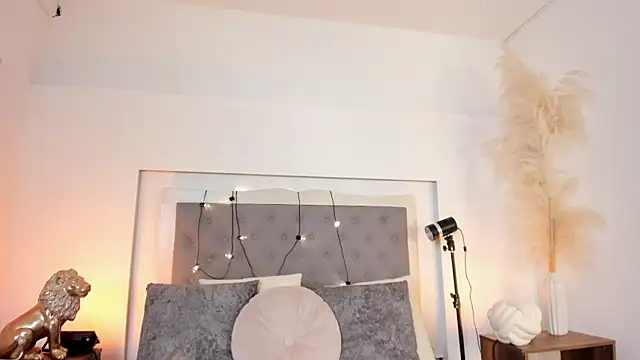 lea walkerr online show from 02.27.26