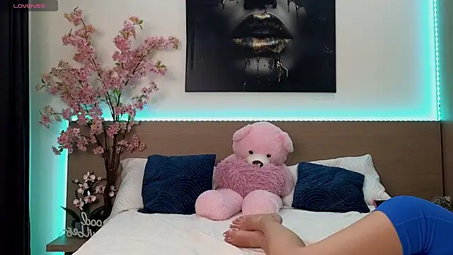 Snapshot of anexblondie chatting on 11.10.25 anexblondie online show from 11.10.25