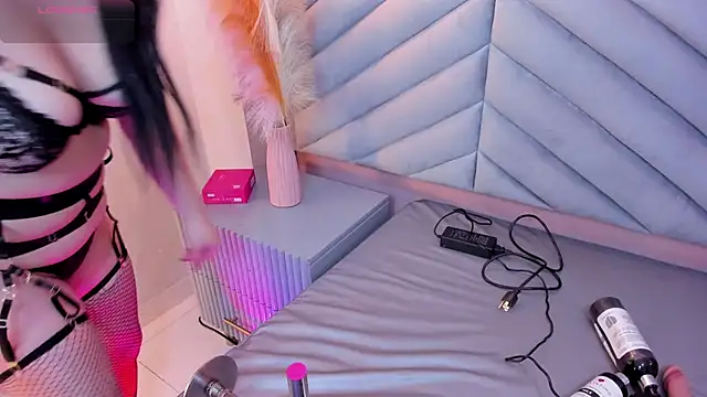 Mia Valentine  online show from 11.16.25