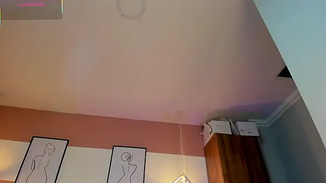 Mia Valentine  online show from 11.24.25