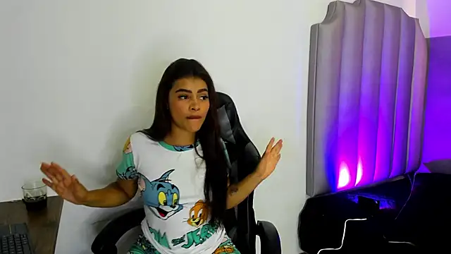 Snapshot of Miaa_Rosse chatting on 10.19.25 Miaa Rosse online show from 10.19.25