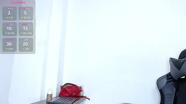 Snapshot of Miaa_Rosse chatting on 11.29.25 Miaa Rosse online show from 11.29.25