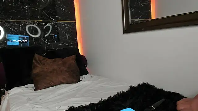 Snapshot of charlotte_line chatting on 10.27.25 charlotte line online show from 10.27.25