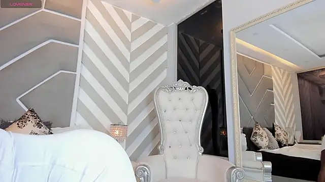 Snapshot of MissMahala_ chatting on 09.20.25 MissMahala online show from 09.20.25