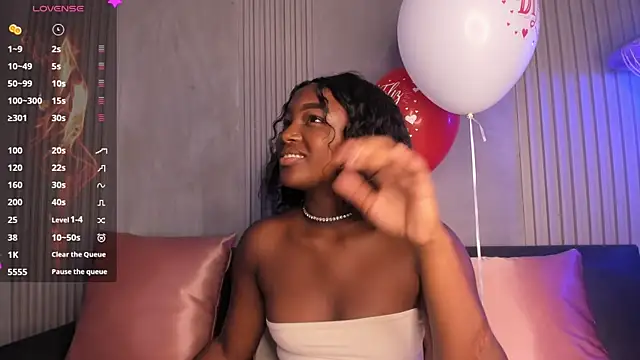 Snapshot of MissMahala_ chatting on 10.18.25 MissMahala online show from 10.18.25