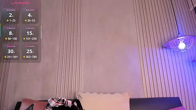 Snapshot of MissMahala_ chatting on 11.25.25 MissMahala online show from 11.25.25