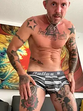 Snapshot of MagicLex1 chatting on 10.12.25 MagicLex1 online show from 10.12.25