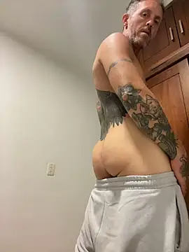 Snapshot of MagicLex1 chatting on 10.20.25 MagicLex1 online show from 10.20.25