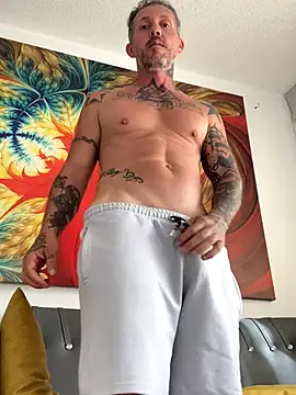 Snapshot of MagicLex1 chatting on 10.20.25 MagicLex1 online show from 10.20.25