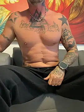 Snapshot of MagicLex1 chatting on 10.24.25 MagicLex1 online show from 10.24.25