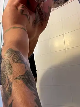 Snapshot of MagicLex1 chatting on 10.26.25 MagicLex1 online show from 10.26.25