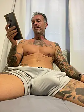 Snapshot of MagicLex1 chatting on 11.28.25 MagicLex1 online show from 11.28.25