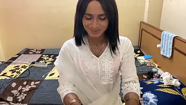 LuvLayla online show from 02.06.26