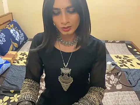 Snapshot of LuvLayla chatting on 04.19.26 LuvLayla online show from 04.19.26